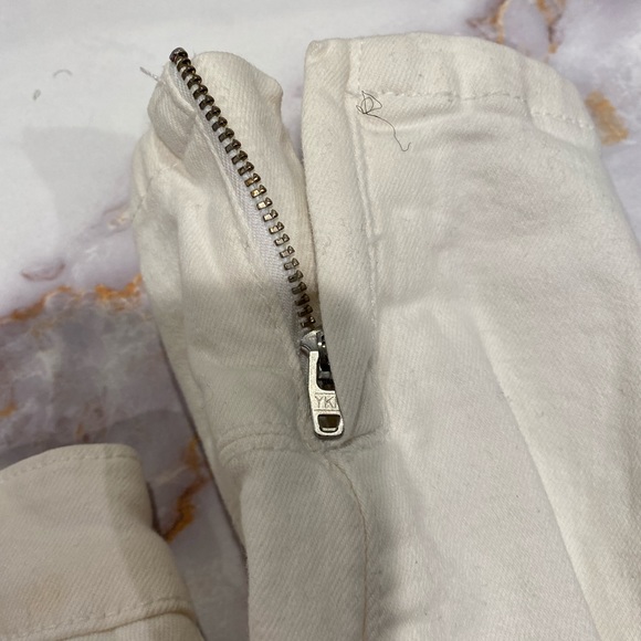 Zara Basic white denim ripped jeans. SZ 30 - Picture 5 of 9